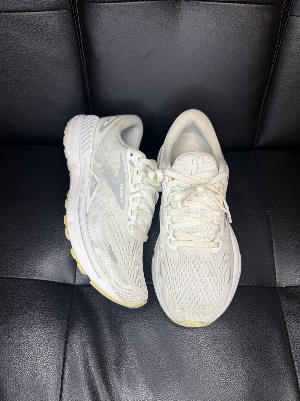 Brooks Adrenaline GTS 23 Womens Size 7.5  White Athletic Running Shoes Sneakers